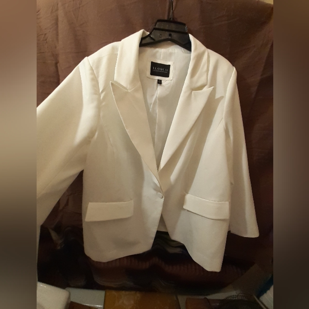 White blazer - Picture 2 of 7